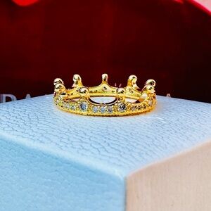 Authentic pandora ring size 6 comes with dust bag 🌺🍄❤️🌺🍄❤️🌺🍄❤️🌺🍄❤️🌺🍄❤️